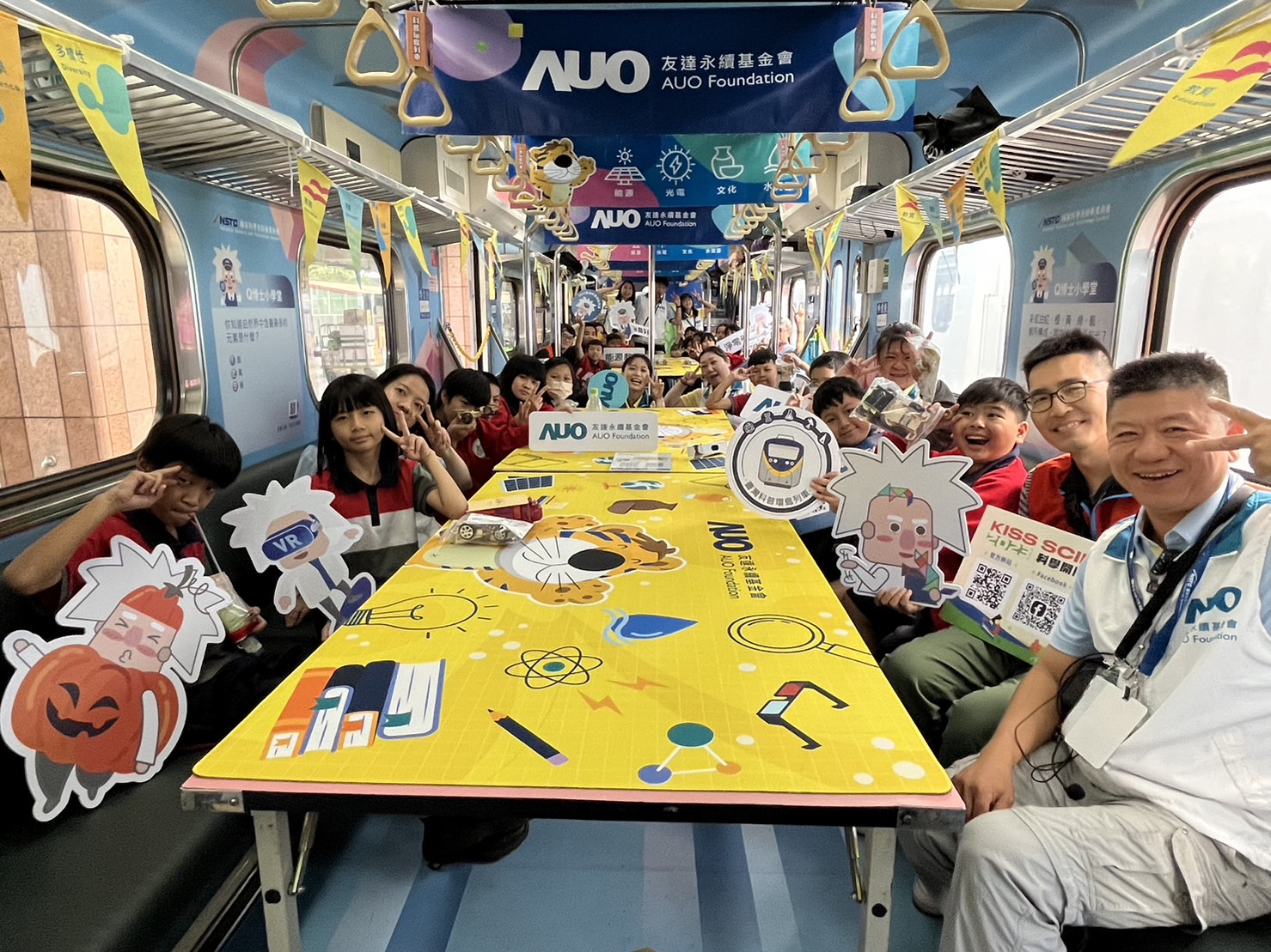 EZPay永續基金會參與「臺灣科普環島列車」，設計基礎科學車廂課程，以「淨零碳排和永續能源」為主題，讓學生透過創意實驗認識淨零知識，以及思考生活中的減碳行為